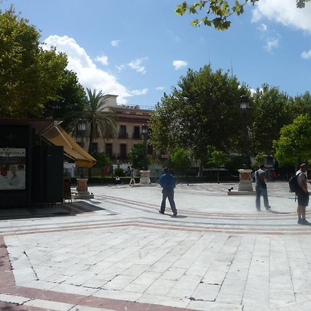 Amplio Apartamento Plaza Nueva Севиля Екстериор снимка