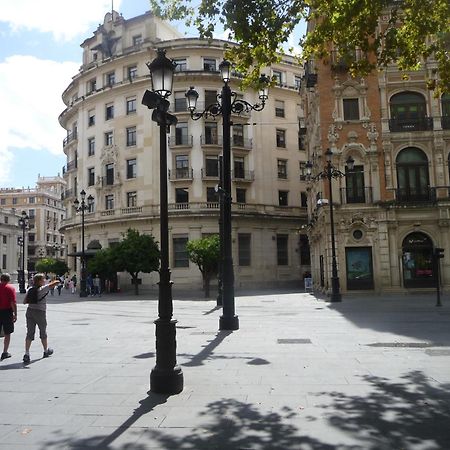 Amplio Apartamento Plaza Nueva Севиля Екстериор снимка
