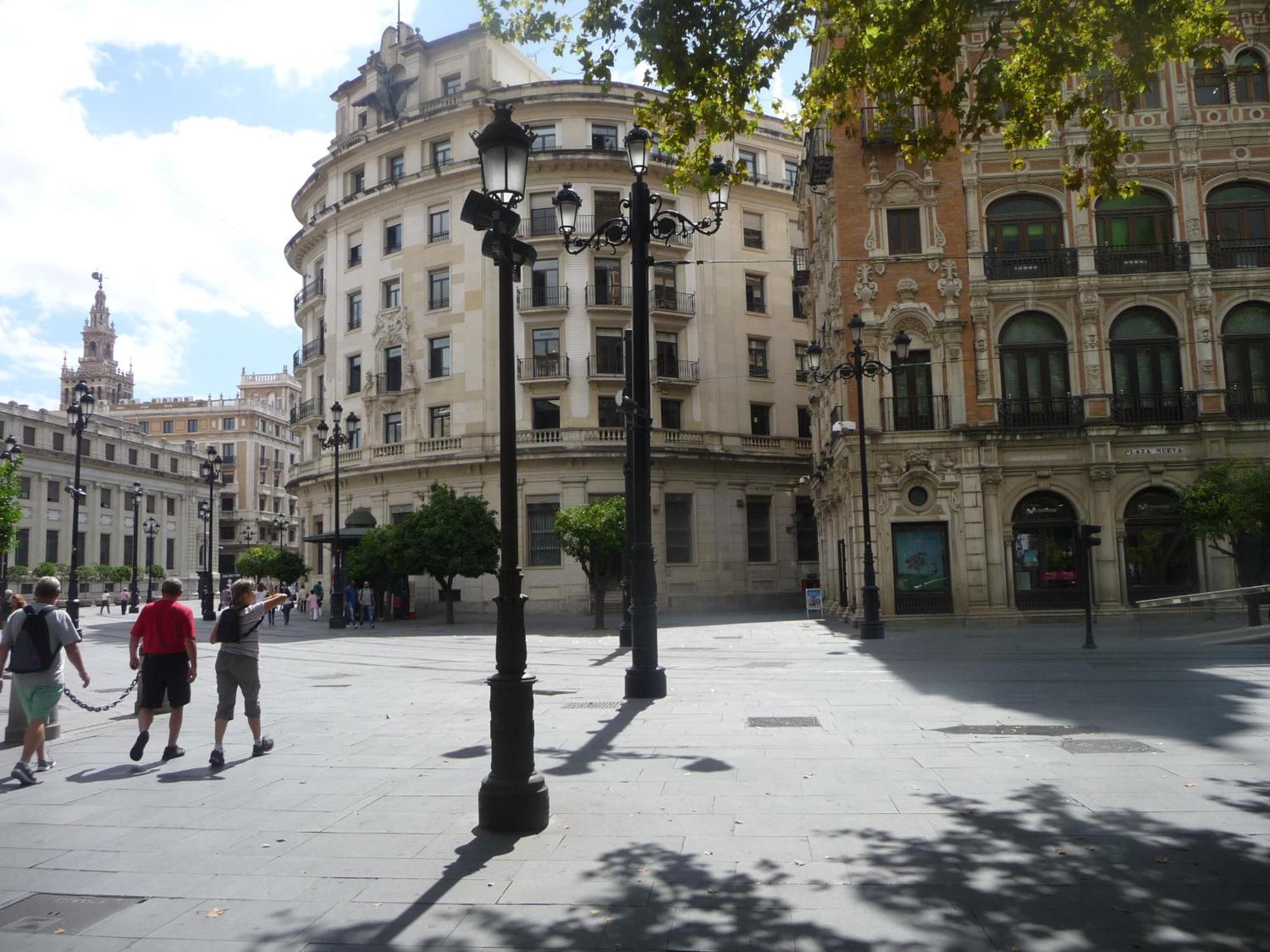 Amplio Apartamento Plaza Nueva Севиля Екстериор снимка