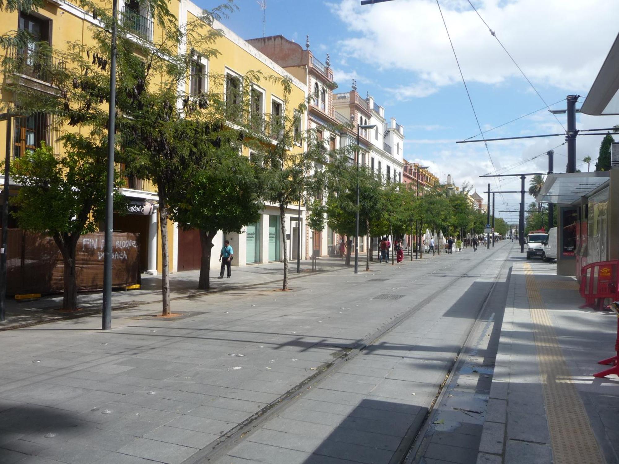 Amplio Apartamento Plaza Nueva Севиля Екстериор снимка