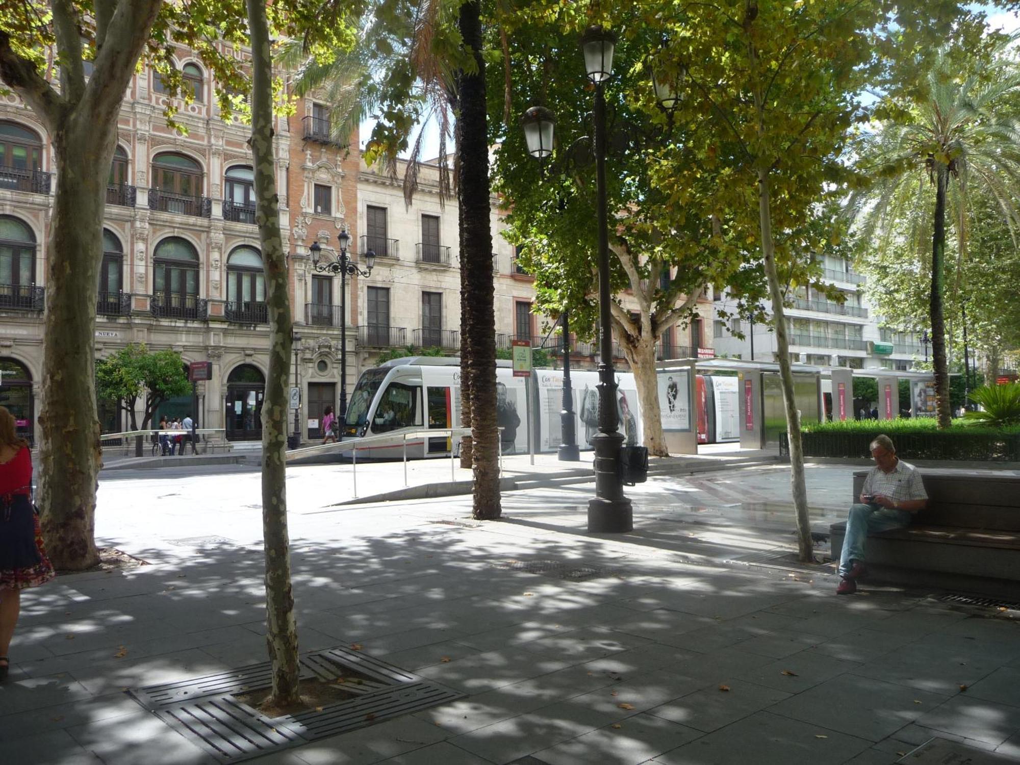 Amplio Apartamento Plaza Nueva Севиля Екстериор снимка