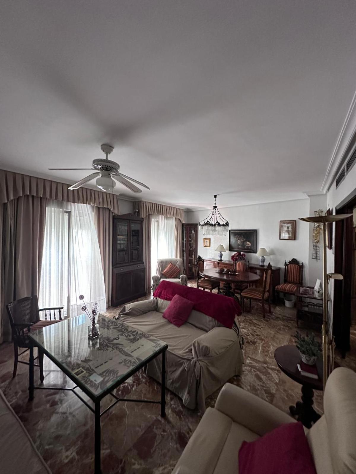 Amplio Apartamento Plaza Nueva Севиля Екстериор снимка